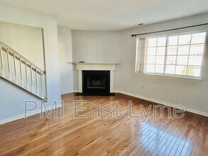 310 Boston Post Rd in Waterford, CT - Building Photo - Building Photo