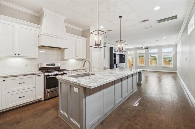 5430 Kiam St in Houston, TX - Building Photo - Building Photo