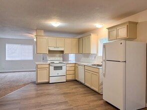 110 9th Ave in Sweet Home, OR - Building Photo - Building Photo