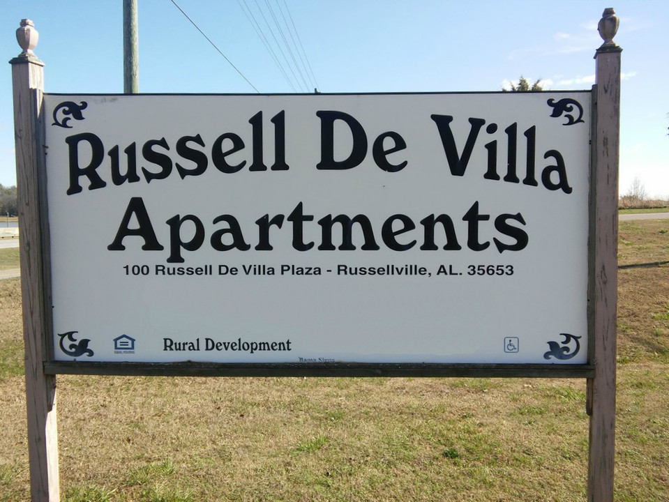 Russell de Villa in Russellville, AL - Building Photo