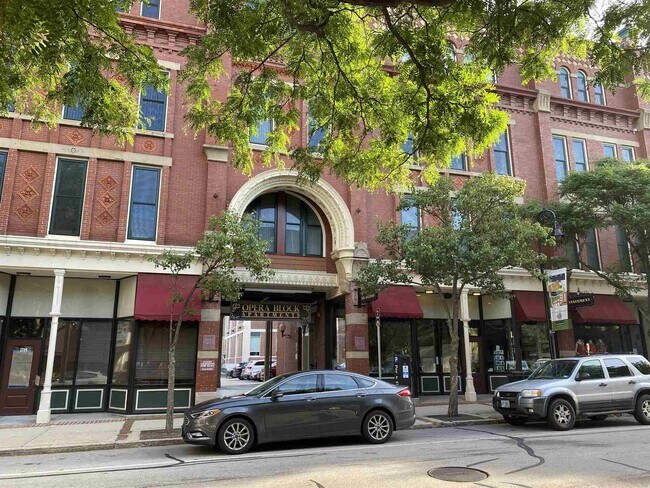 30 Hanover St in Manchester, NH - Foto de edificio - Building Photo