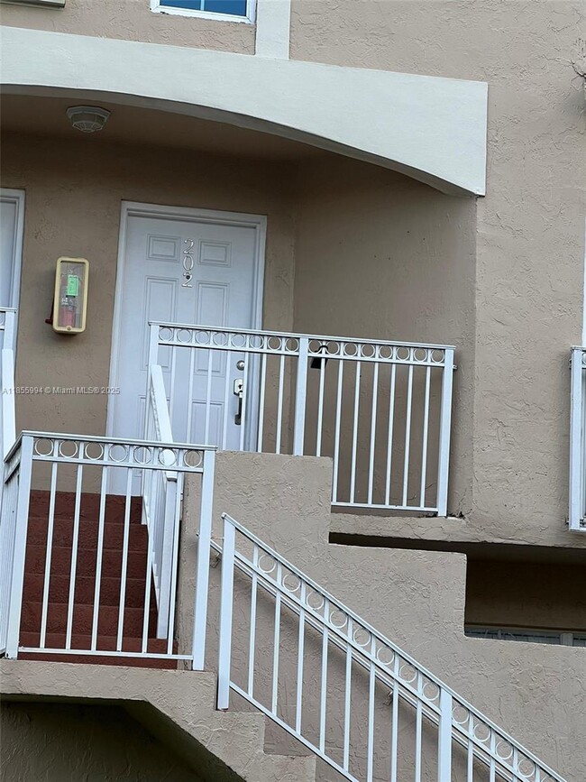 8660 NW 5th Ter, Unit 15-202 in Miami, FL - Building Photo - Building Photo