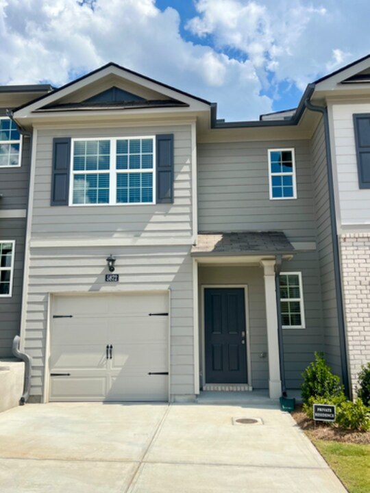 5872 Abel Ln in Lithonia, GA - Building Photo