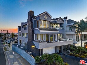 7800 Veragua Dr in Los Angeles, CA - Building Photo - Building Photo