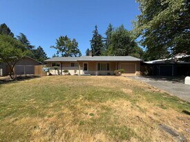 941 SE 175th Pl in Portland, OR - Building Photo