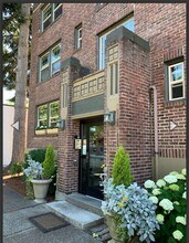 Loch Kelden in Seattle, WA - Building Photo - Building Photo