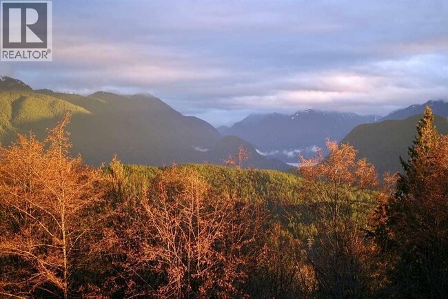 9232 University Crescent in Burnaby, BC - Building Photo - Building Photo