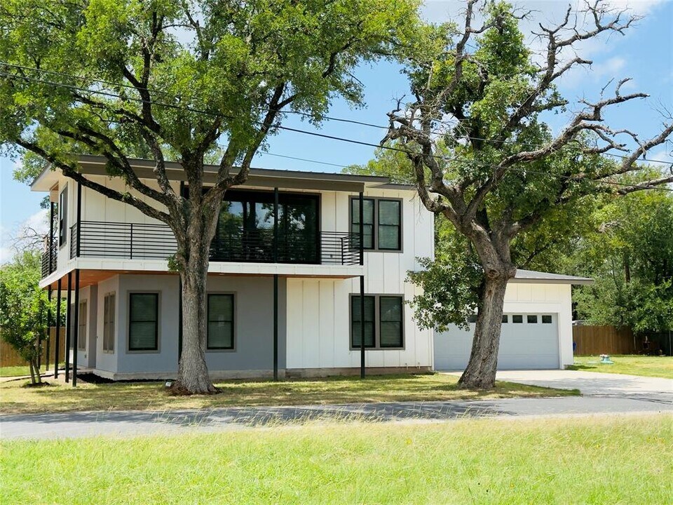 6308 Hudson Bend Rd in Austin, TX - Building Photo