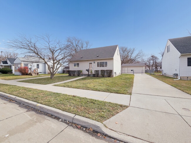 8204 Toepfer Rd in Warren, MI - Building Photo - Building Photo