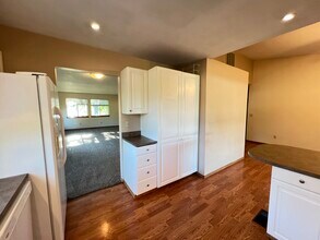 2705 S 79th Ave in Yakima, WA - Foto de edificio - Building Photo