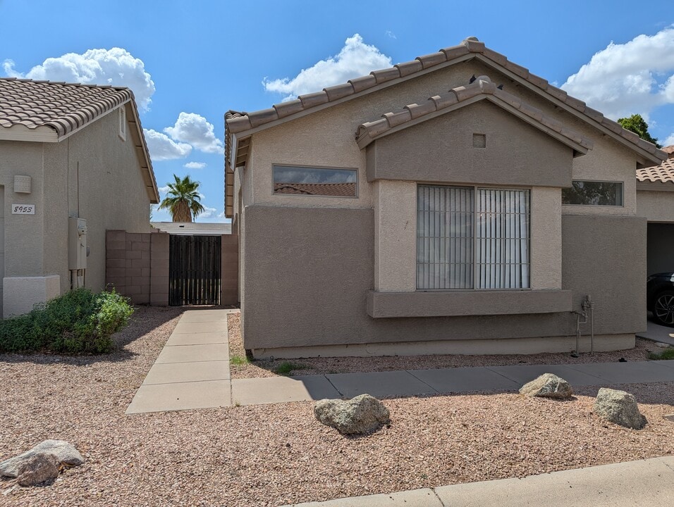 8947 E Crescent Ave in Mesa, AZ - Foto de edificio