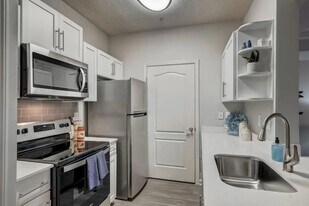 2900 Pharr Ct S Northwest in Atlanta, GA - Building Photo