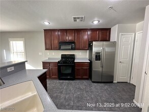 179 Desert Pond Ave in Henderson, NV - Building Photo - Building Photo