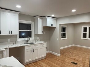 46 Cedar Hill Rd in Northborough, MA - Foto de edificio - Building Photo