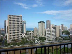 2444 Hihiwai St-Unit -2304 in Honolulu, HI - Foto de edificio - Building Photo