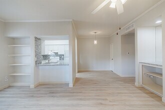 726 Bering Dr in Houston, TX - Foto de edificio - Building Photo