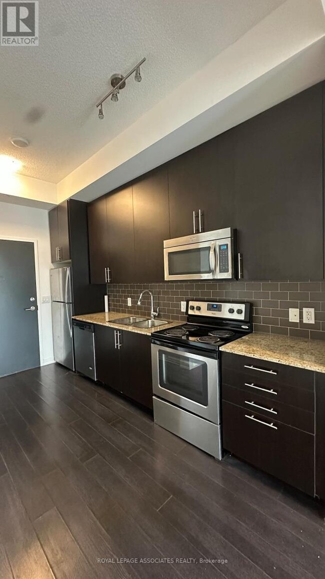 85 Duke St W in Kitchener, ON - Building Photo - Building Photo