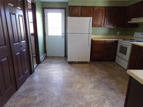 900 Wallace St in Endicott, NY - Foto de edificio - Building Photo