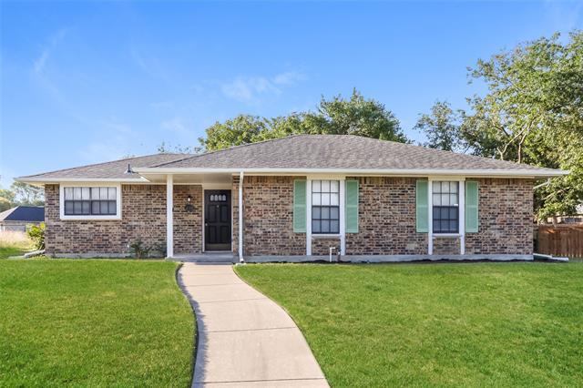 1134 Cedar Ridge Cir in Desoto, TX - Building Photo