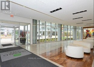 70 Forest Manor Rd in Toronto, ON - Building Photo - Building Photo