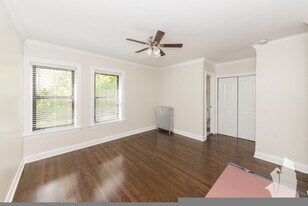 1054 W Lill Ave, Unit 3 in Chicago, IL - Building Photo