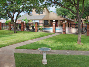 Wellington Place Apartments in San Angelo, TX - Foto de edificio - Building Photo