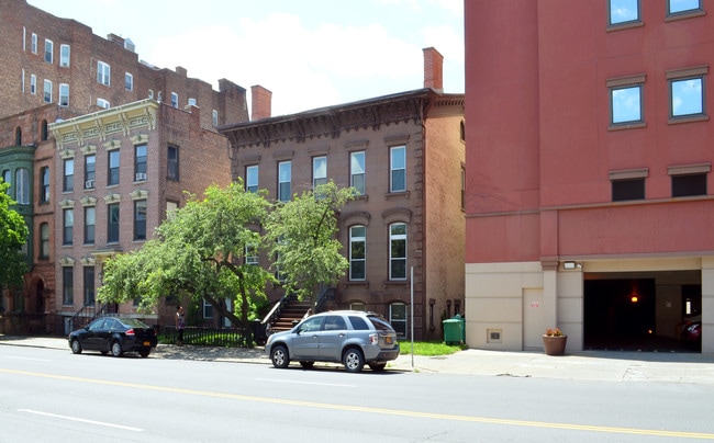 Merchant Walter House in Albany, NY - Foto de edificio - Building Photo
