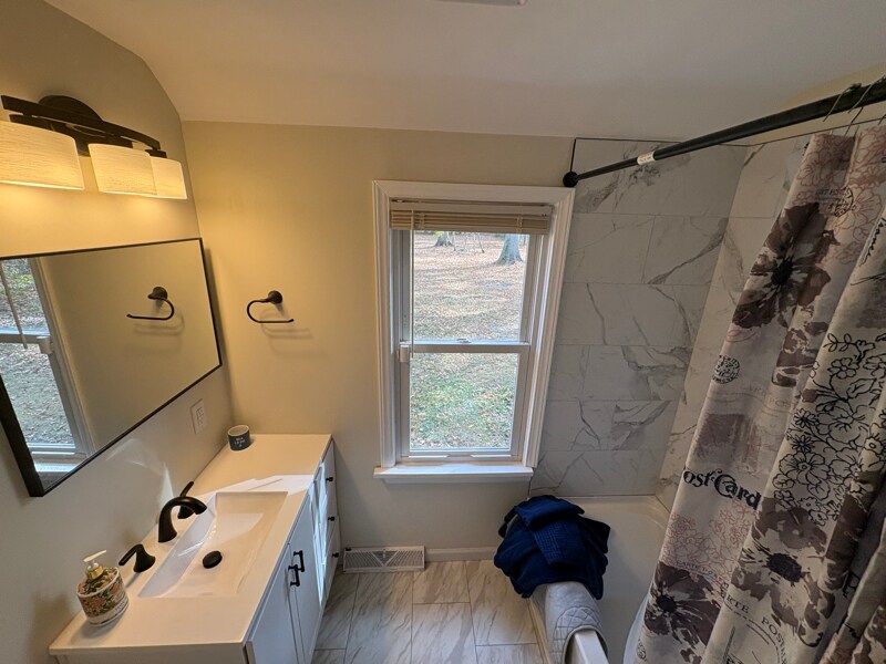 1170 Dover Center Rd in Westlake, OH - Building Photo