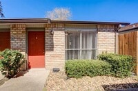 1917 Augusta Dr photo'