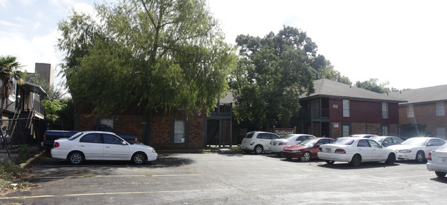 Redwood Apartments in Baton Rouge, LA - Building Photo - Building Photo