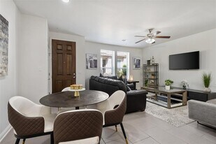 13800 Lyndhurst St in Austin, TX - Building Photo