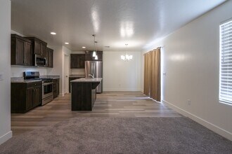 5863 Firebird Wy in Saint George, UT - Building Photo - Building Photo