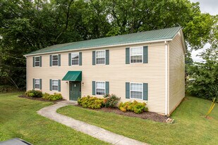 Williamsburg Village in Knoxville, TN - Building Photo