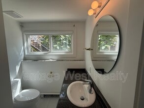 907-907 Sutherland Ave in Kelowna, BC - Building Photo - Building Photo