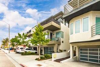 902 Manhattan Ave in Hermosa Beach, CA - Foto de edificio - Building Photo