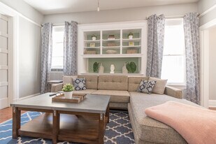 1023 W 24th St, Unit A in Los Angeles, CA - Building Photo