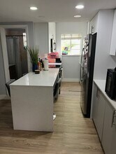 3915 N Meridian Ave, Unit 203 Waterclub Condo in Miami Beach, FL - Foto de edificio - Building Photo