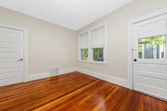 40 Brackett St, Unit 2 in Boston, MA - Building Photo - Building Photo