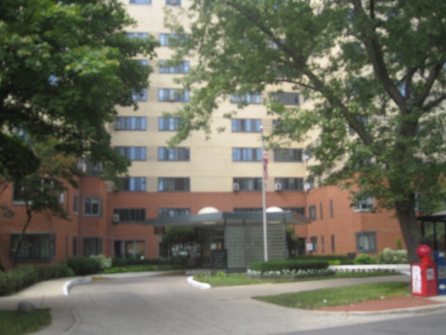 5040 N Marine Dr in Chicago, IL - Building Photo