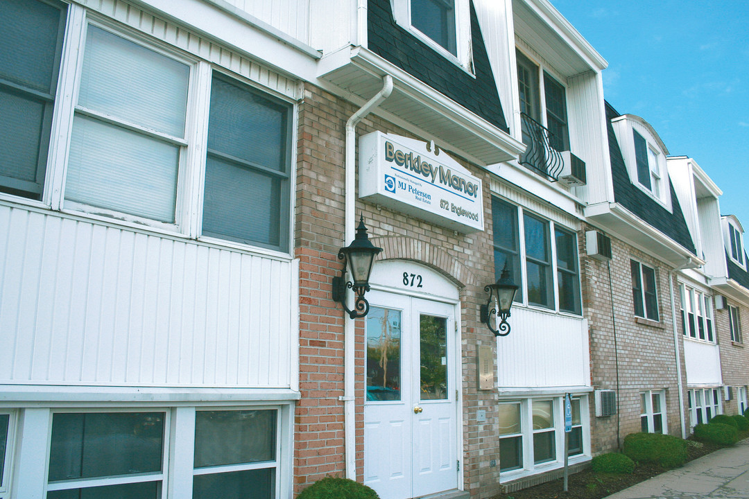 Berkley Manor Apartments in Buffalo, NY - Building Photo