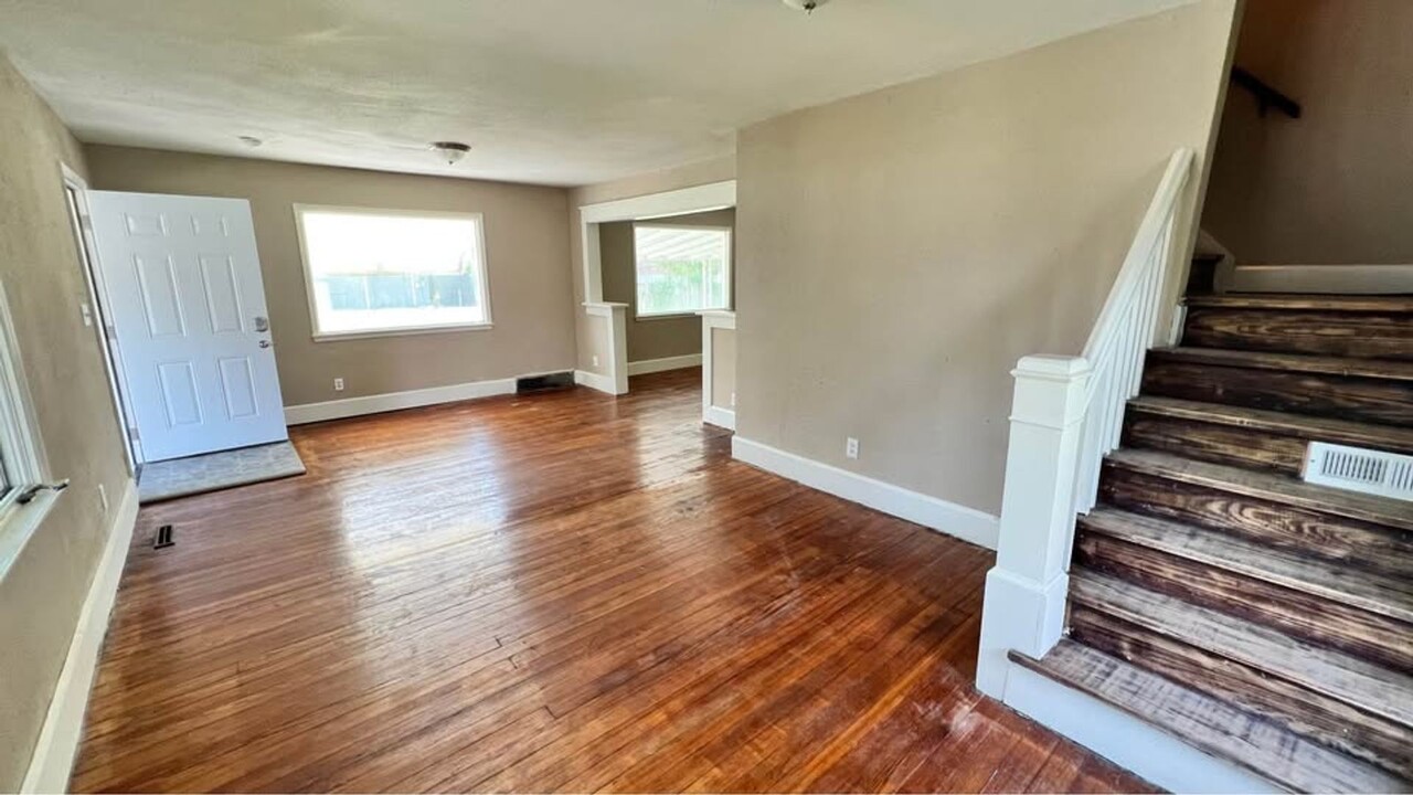 2019 Jefferson St in Anderson, IN - Foto de edificio