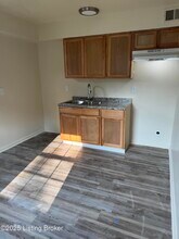 10318 Greentree Ln in Louisville, KY - Building Photo - Building Photo