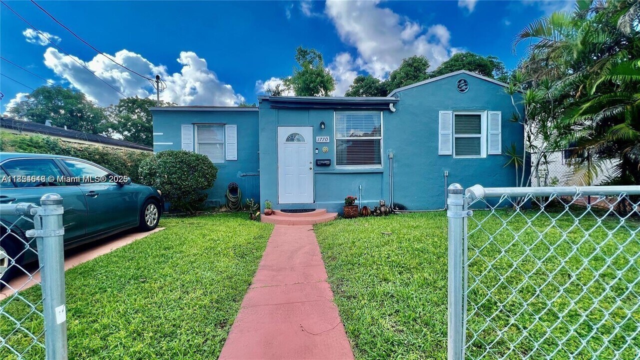 1770 NW 51st Terrace in Miami, FL - Building Photo