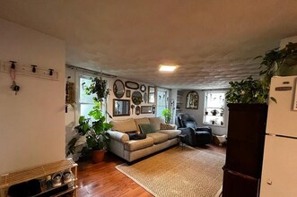 88 Oxford Ave in Warwick, RI - Foto de edificio - Building Photo