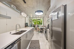 1025 Island Ave, Unit 207 in San Diego, CA - Building Photo