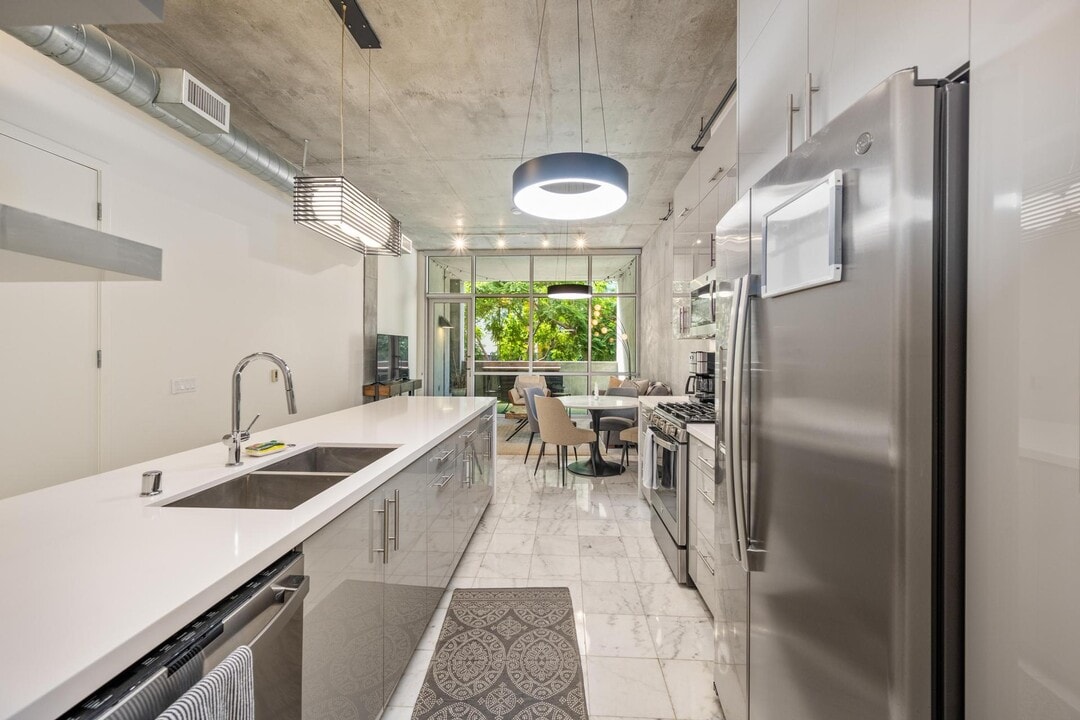 1025 Island Ave, Unit 207 in San Diego, CA - Building Photo