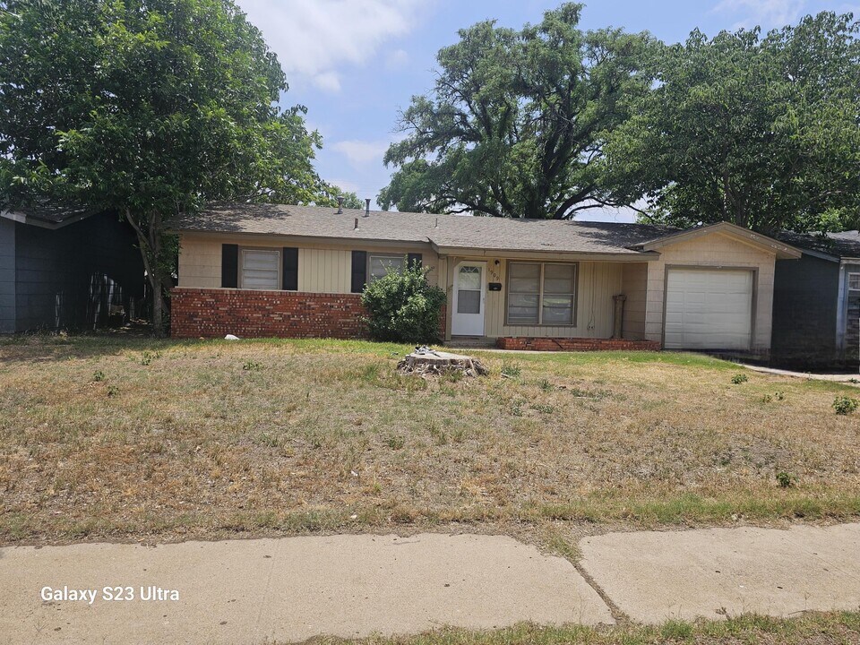 1909 45th St in Lubbock, TX - Building Photo