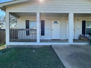 5529 Mesa Cir in Dallas, TX - Building Photo - Building Photo