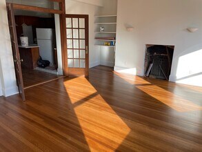 1728 Beacon St, Unit 2 in Brookline, MA - Foto de edificio - Building Photo