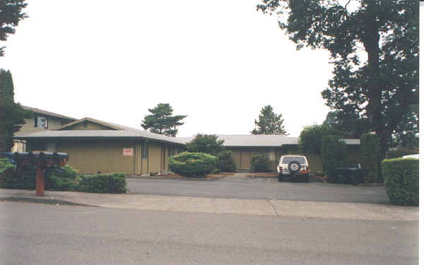 4611 SE Ina Ave in Milwaukie, OR - Building Photo